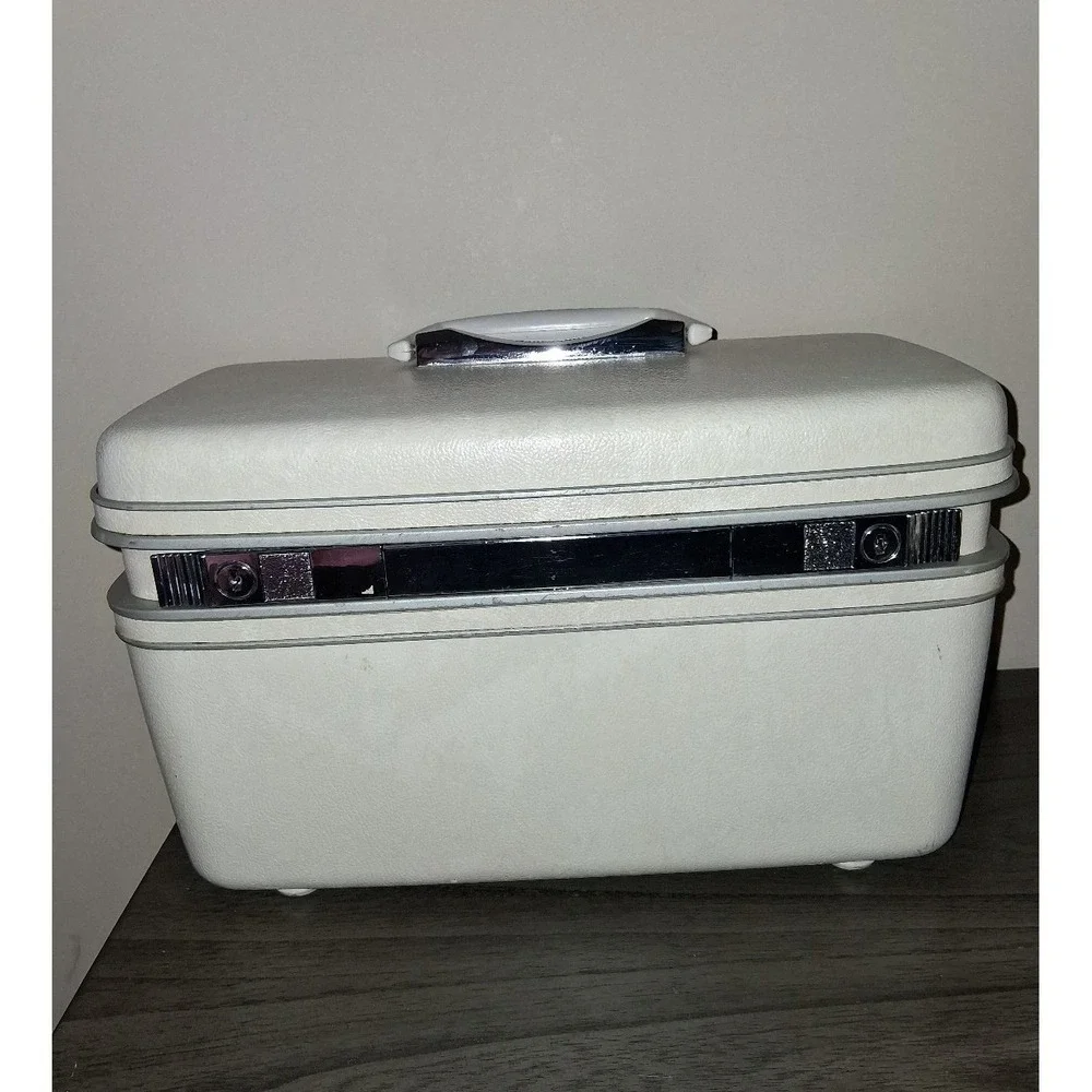 Vintage Samsonite Silhouette Train Case White Cosmetic Luggage Tray & Key